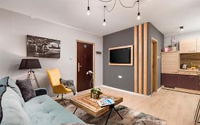 4 Season Apartments